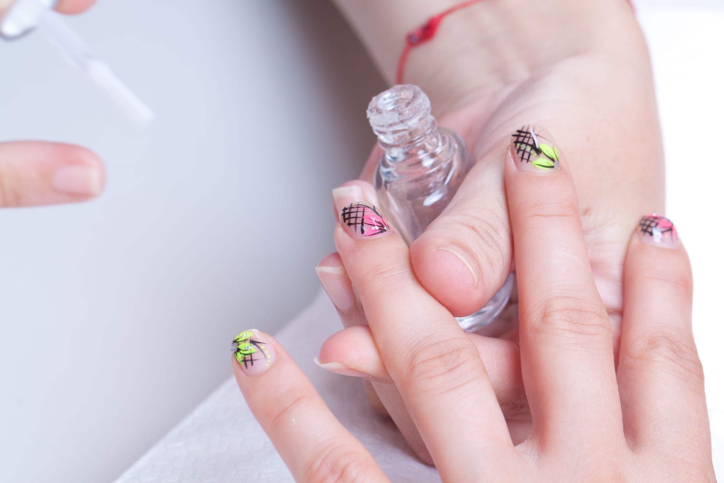 How Nail Cuticle Treatment Can Help Your Nails