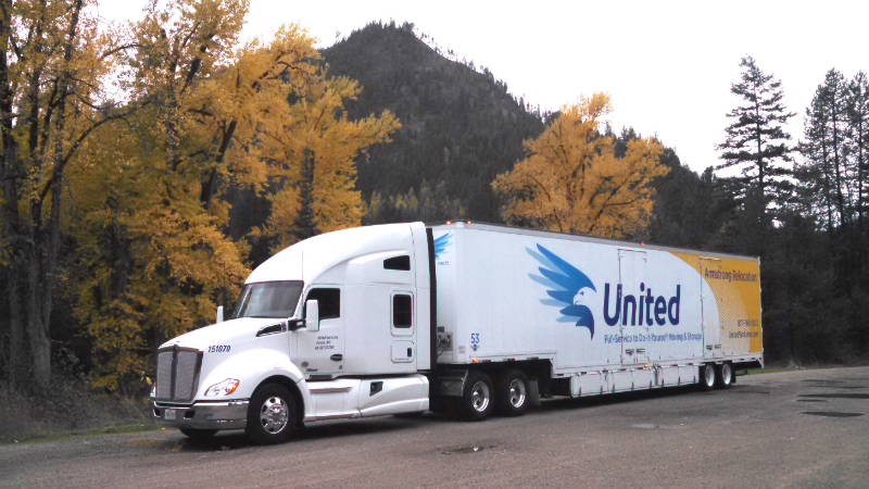 Why a Gooseneck Utility Bed Boosts Hauling Efficiency for American Work Trucks