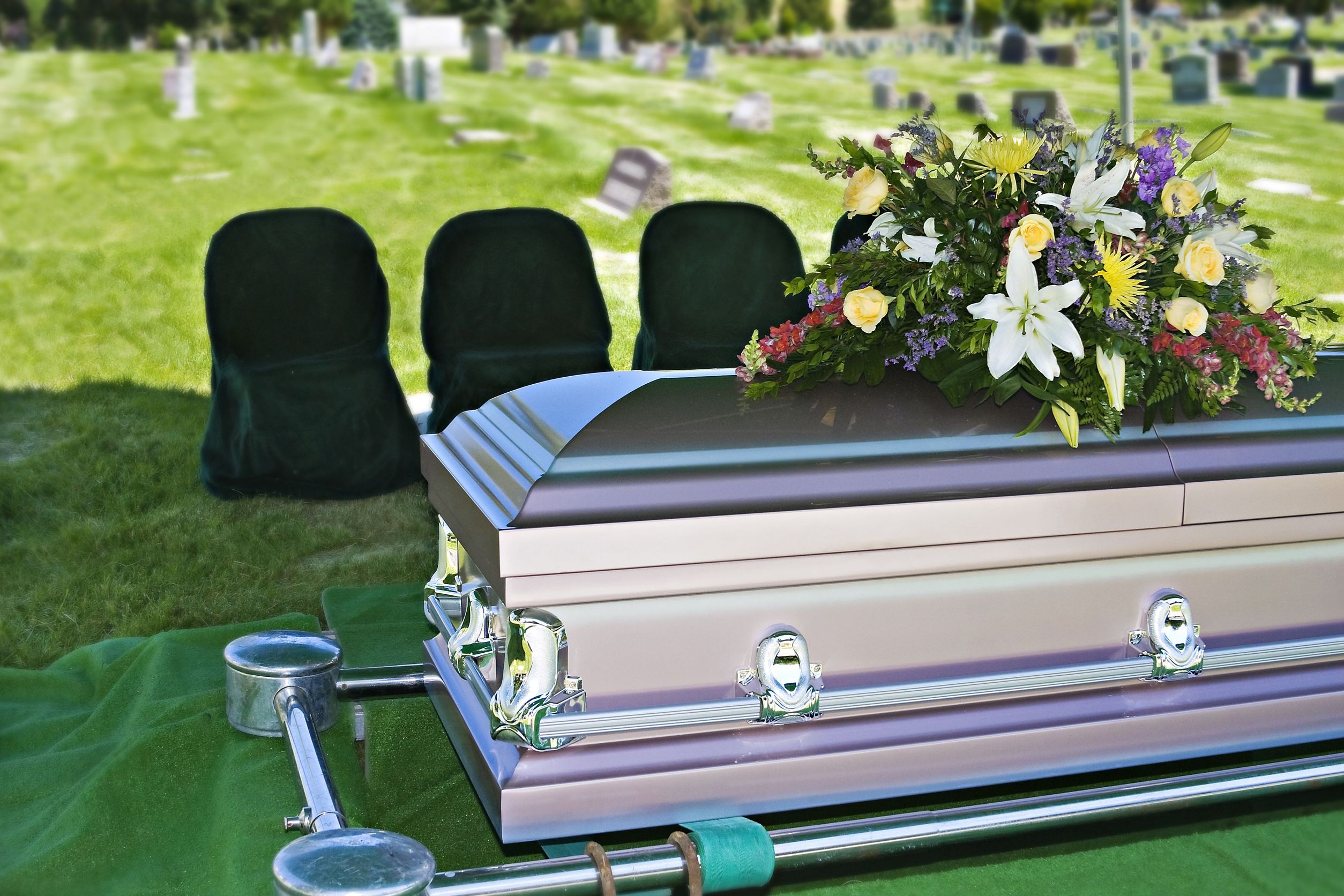 The Right Funeral Home Can Help You Choose the Perfect Caskets and Urns in Deland, FL