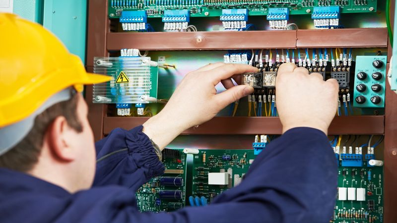 Signs That Indicate You Need an Electrician in Hamden, CT