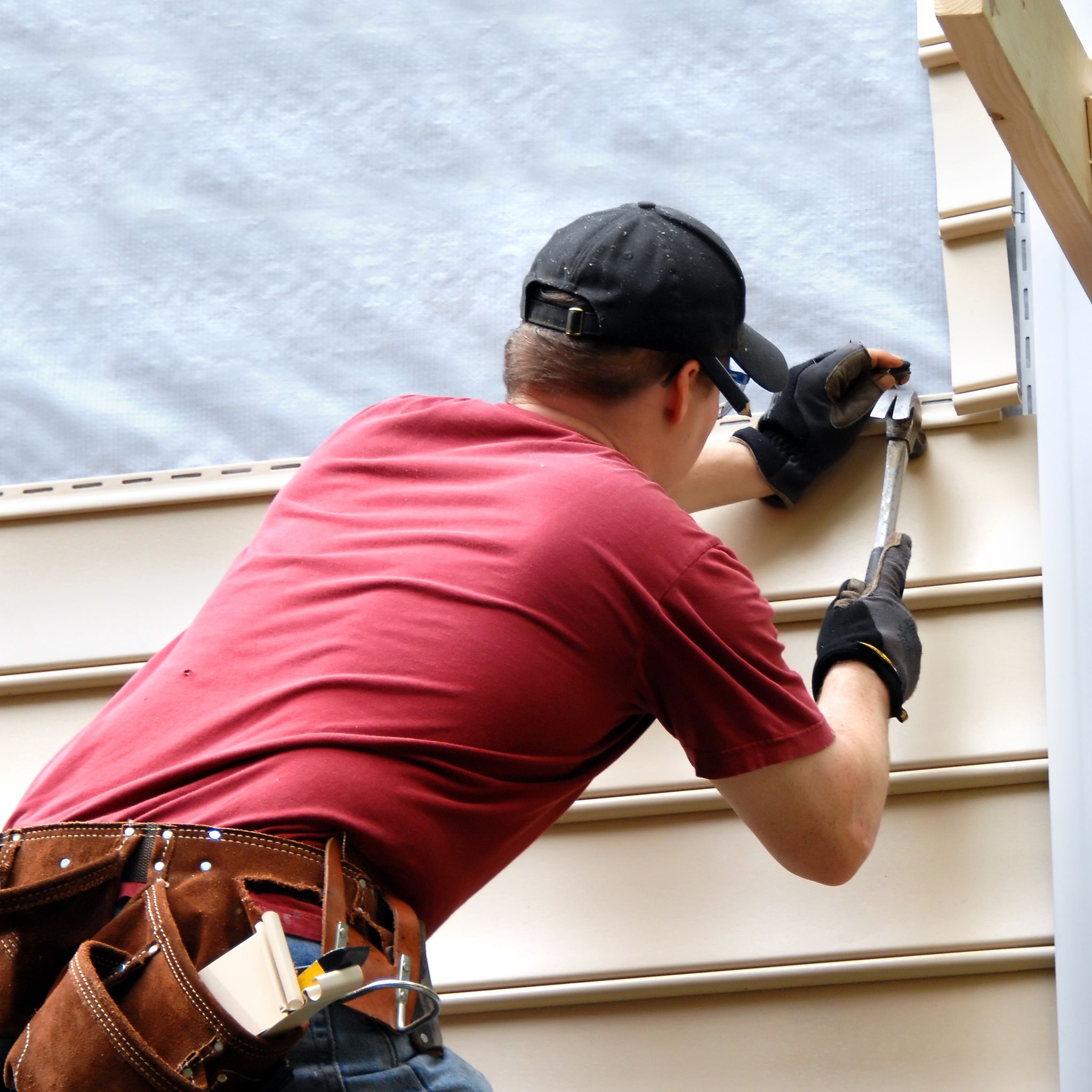 When to Call a Contractor for Siding Installation in Waldorf, MD