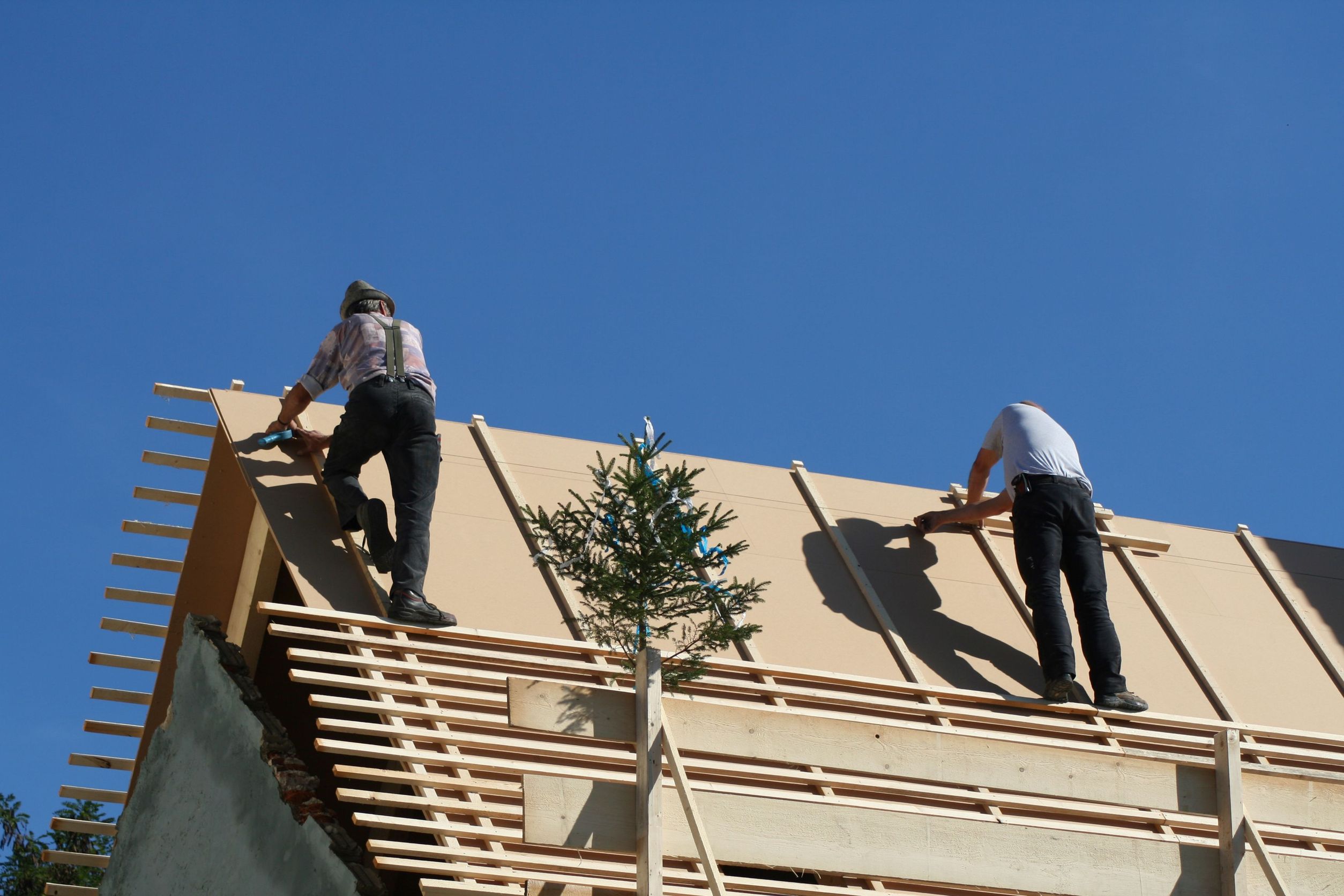 Hiring a Roofing Company in Overland Park, KS