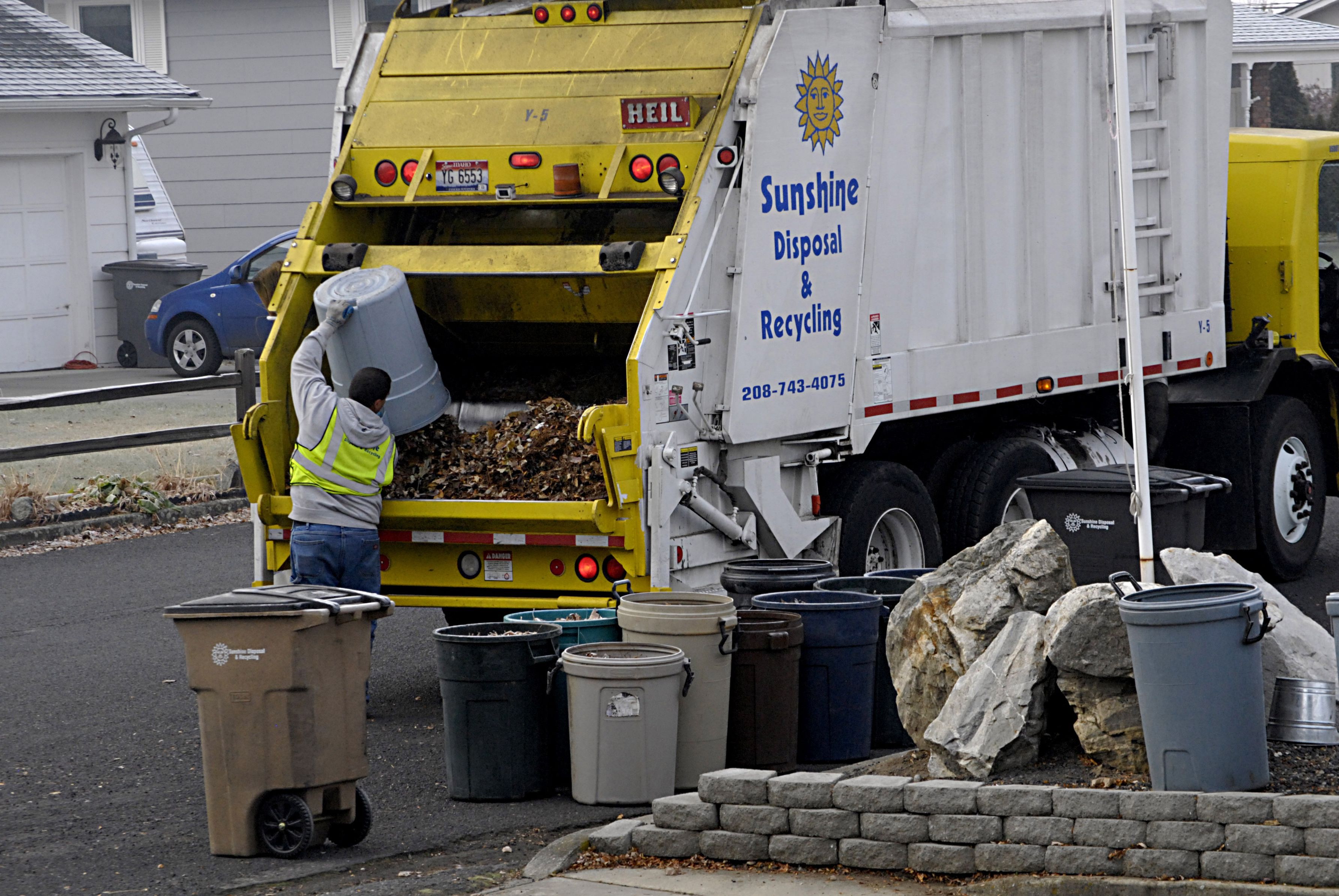 Why Your Business Should Use a Reliable Garbage Service in Chicago