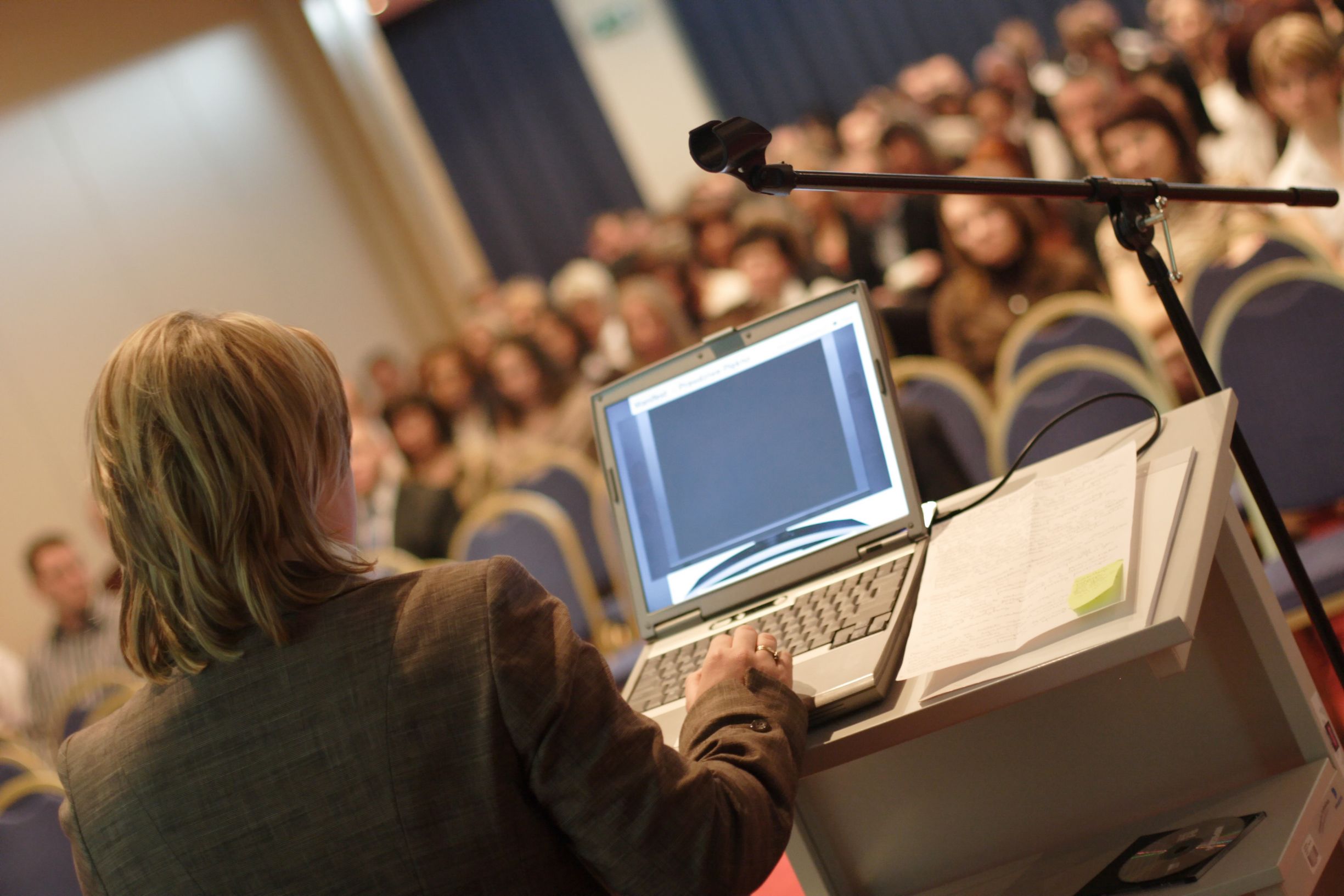 8 Reasons Why A Professional Motivational And Keynote Speaker Should Expand