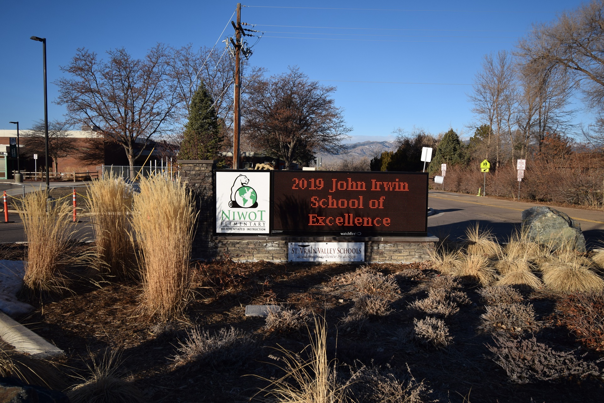 Lighted Cabinet Signs in Phoenix, AZ: When to Consider Illuminating Your Brand